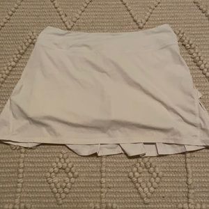 Lululemon woman’s tennis skirt